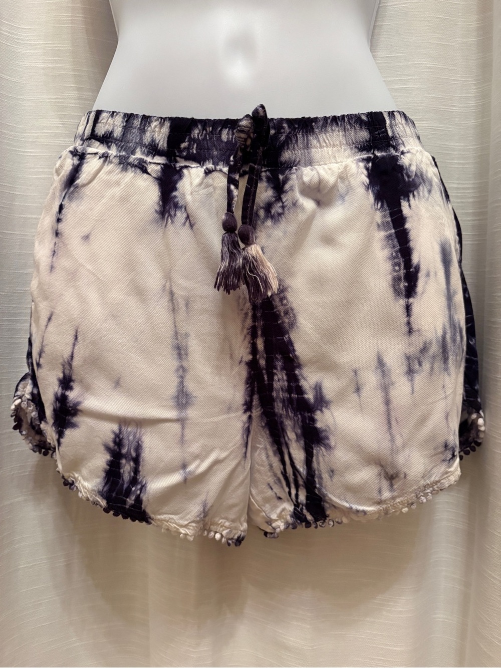 Forever 21 Blue & White Tie-Dye Drawstring Shorts